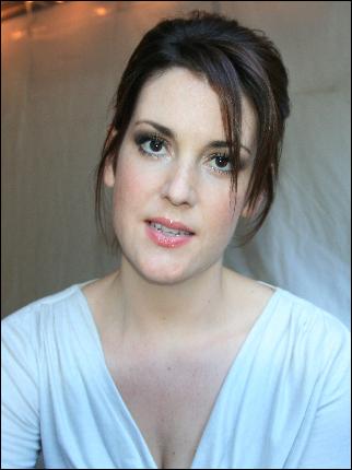 Melanie_Lynskey (1940x2591, 659 kБ...)
