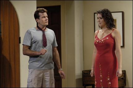 melanie-lynskey-two-and-half-men-803700019 (1354x900, 164 kБ...)